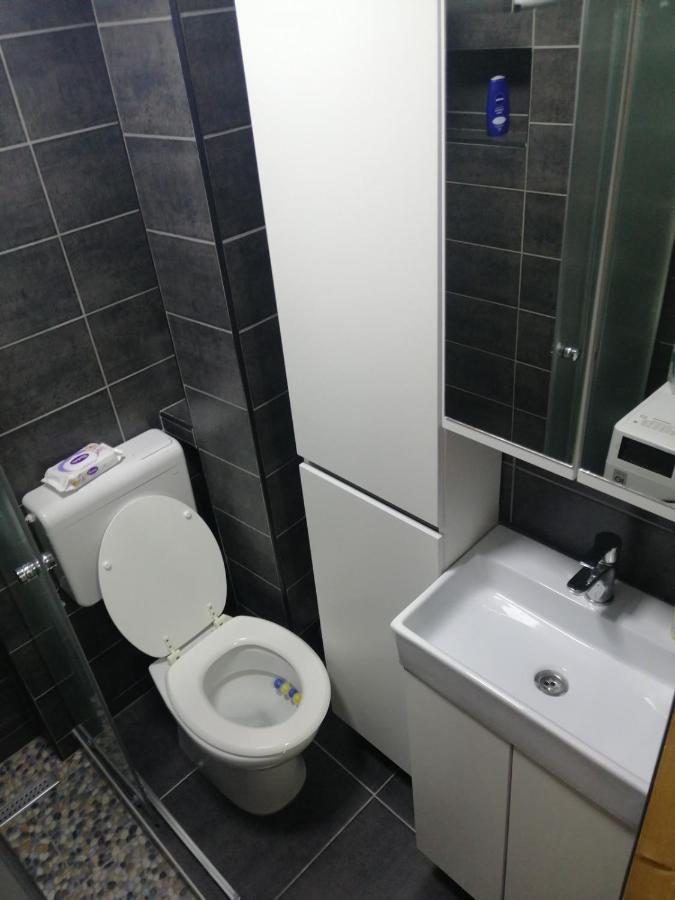 Small Modern Apartment With Parking Place Sarajevo Exterior photo