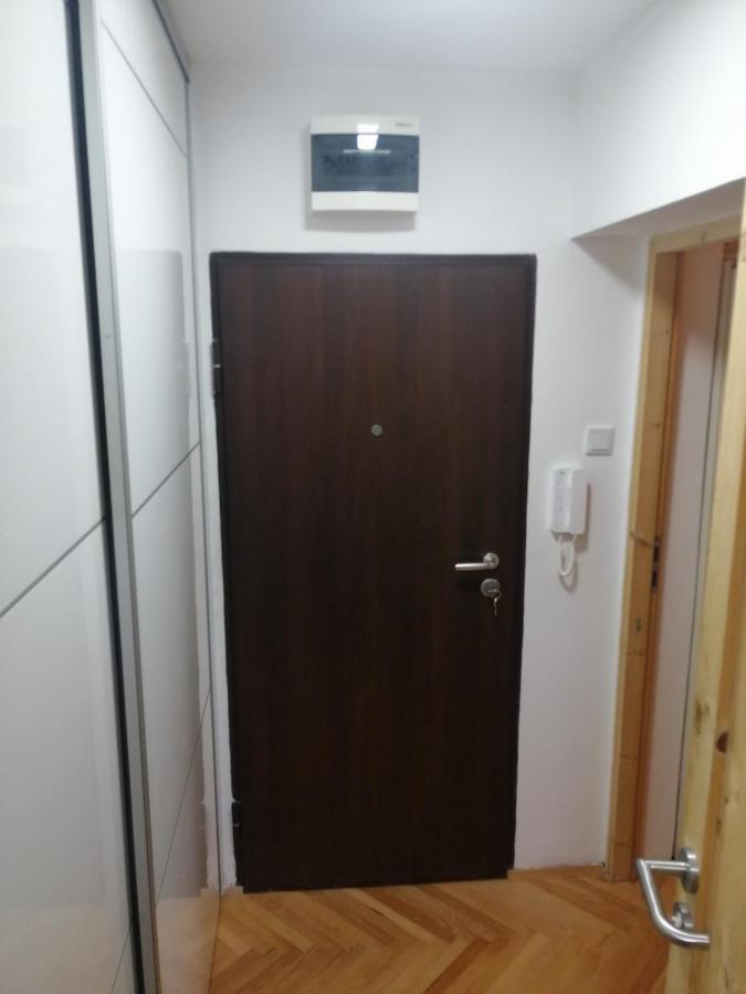 Small Modern Apartment With Parking Place Sarajevo Exterior photo