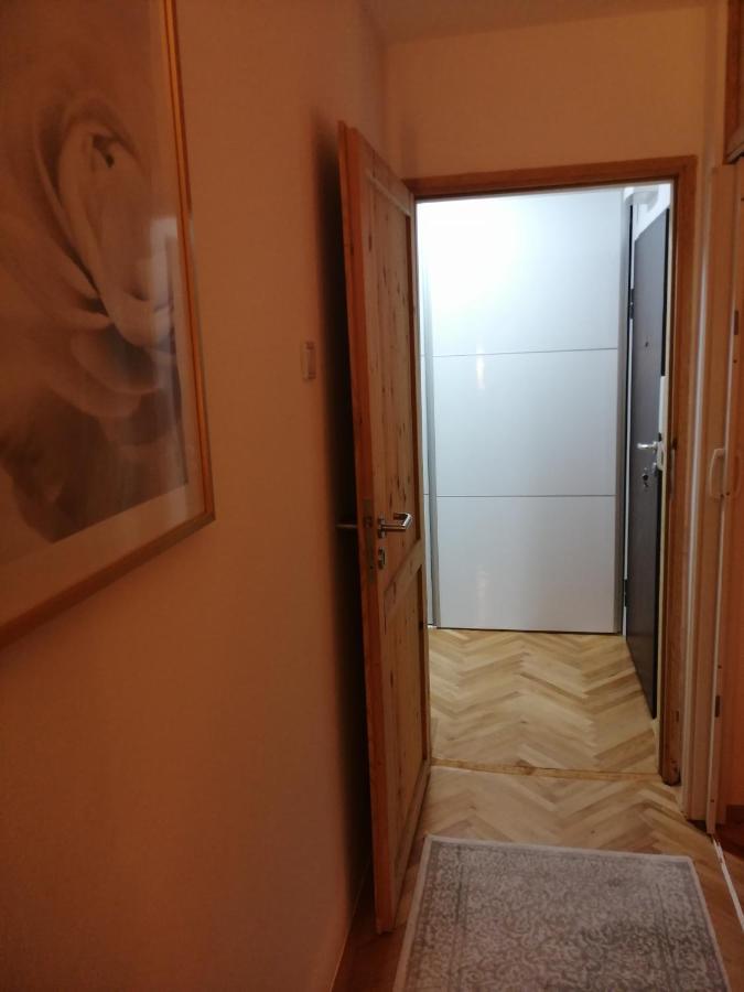 Small Modern Apartment With Parking Place Sarajevo Exterior photo